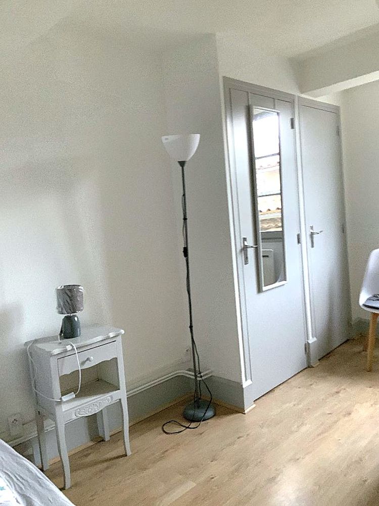 chambre meublée indépendante dans immeuble du centre ville