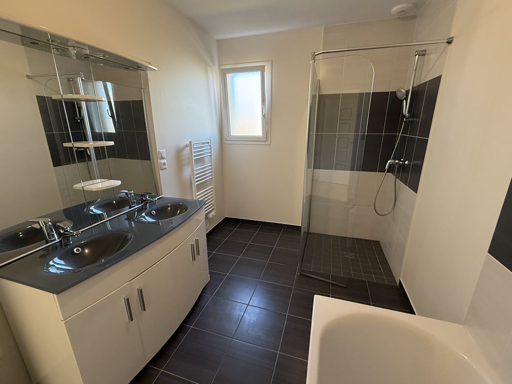Maison de plain-pied - 94 m² - 3 ch - PMR