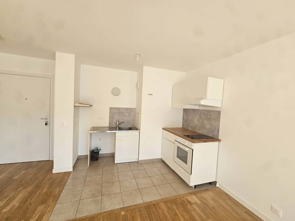 Beau studio 34m2 avec balcon et parking à Chaville Centre