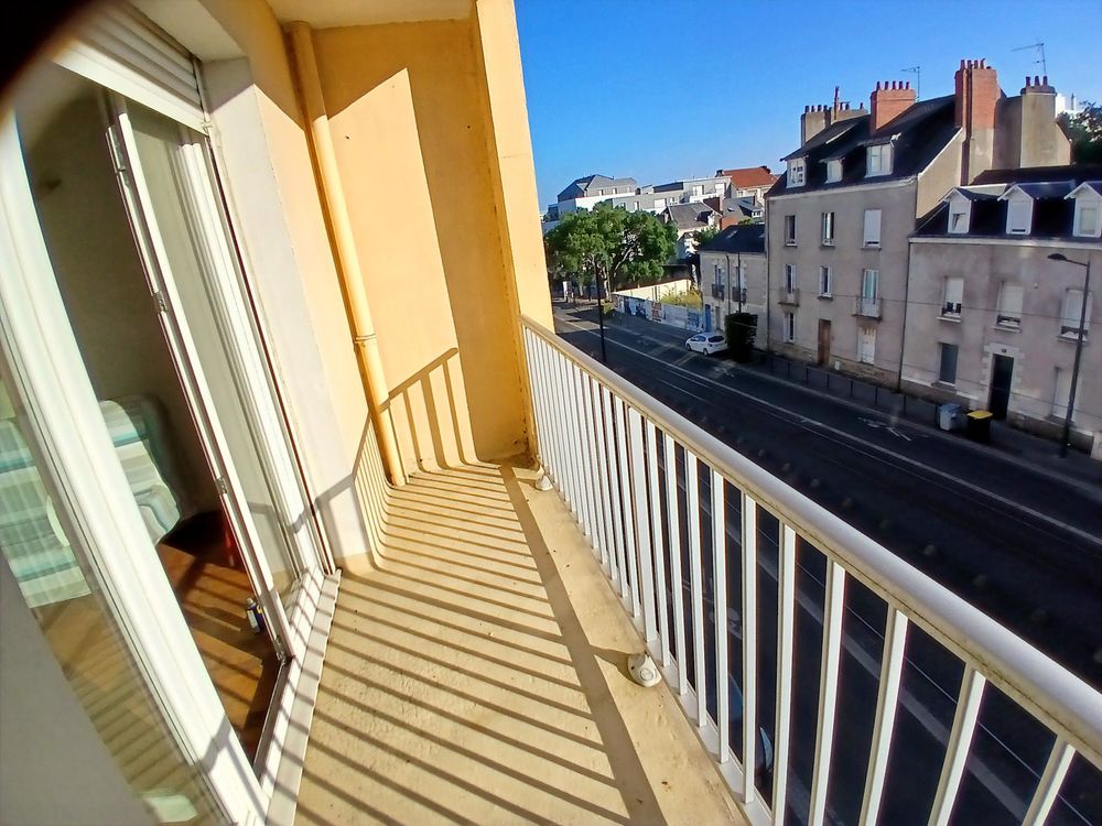 HAUTS-PAVES, Tram 3 à 50 m, joli T1bis meublé, 32 m2 balcon