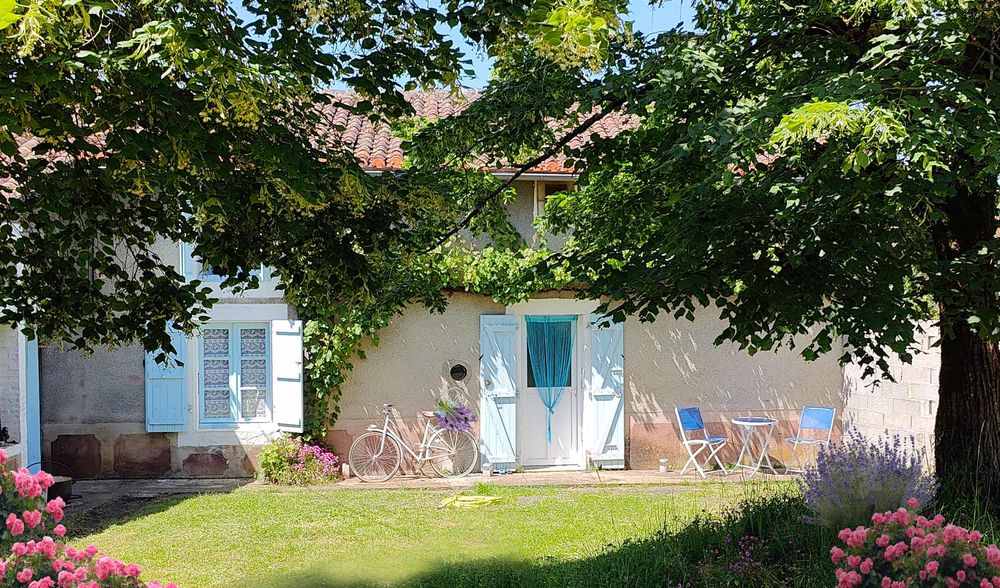 Maison 4 p 100m2 + dépendances, jardin-cour, terrasse, calme