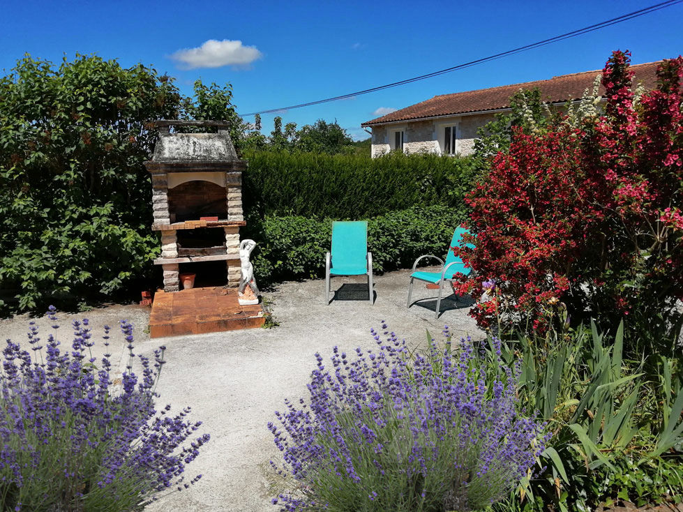 Maison 4 p 100m2 + dépendances, jardin-cour, terrasse, calme