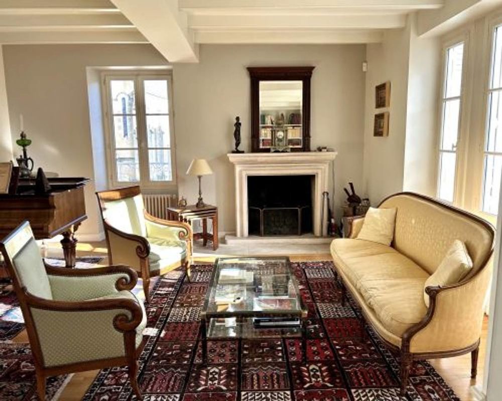 à VOUNEUIL-SOUS-BIARD 86580 MAISON DE CARACTERE 130m2
