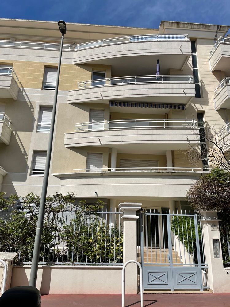 F 2 sur Balcon
