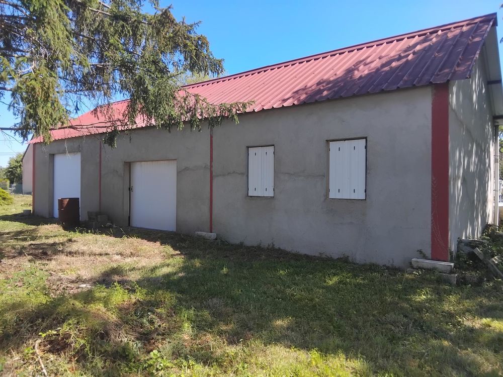 Maison avec sous sol complet + double garage + grand terrain