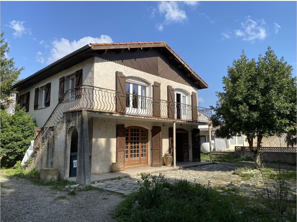 Maison individuelles, trois faces au calme