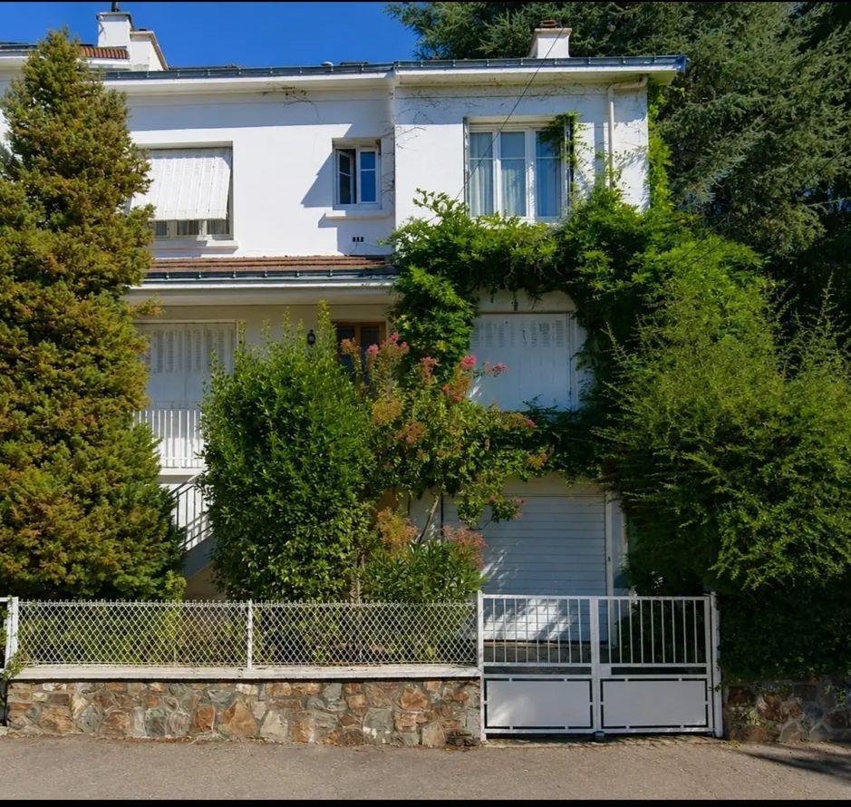 Maison de 7 pièces+ combles aménagés 164m2 /terrain 438m2
