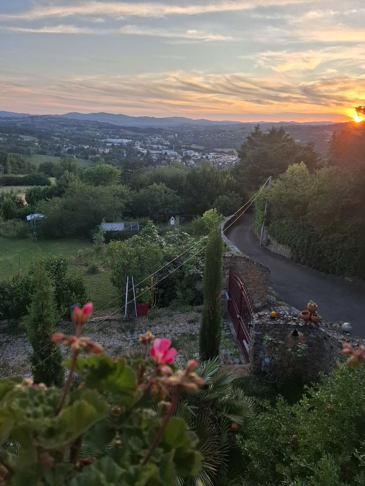 Propriété d'exception en pierres dorées,vue et calme absolu.