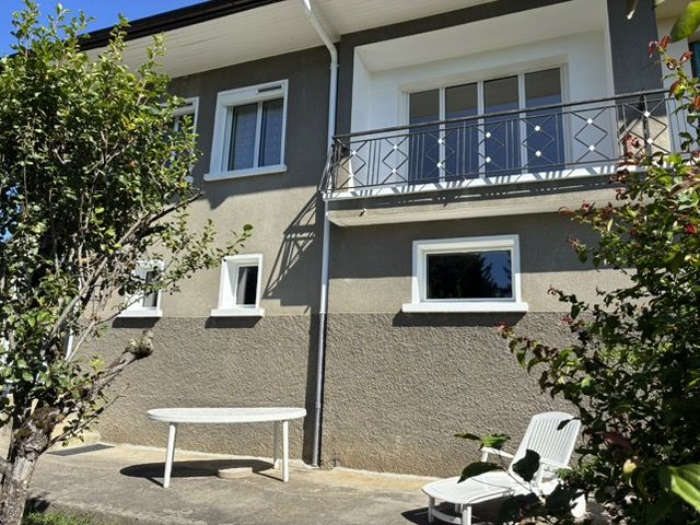 Maison jumelée avec jardin et garage