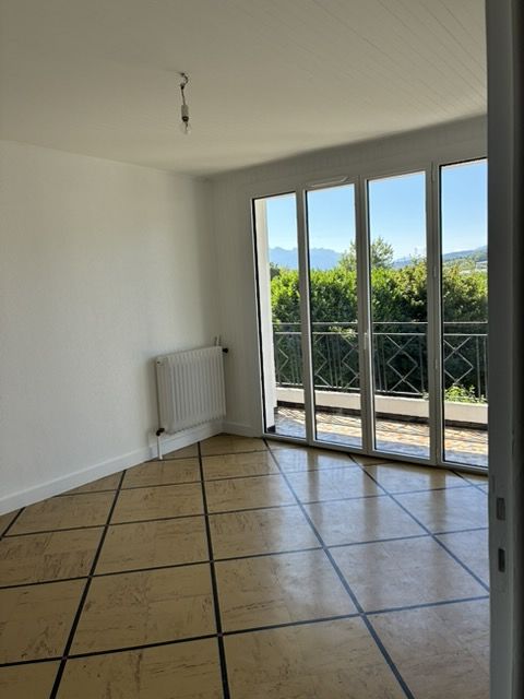 Maison jumelée avec jardin et garage