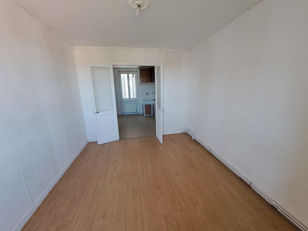 Appartement T3 dans maison donnant sur cour et jardin