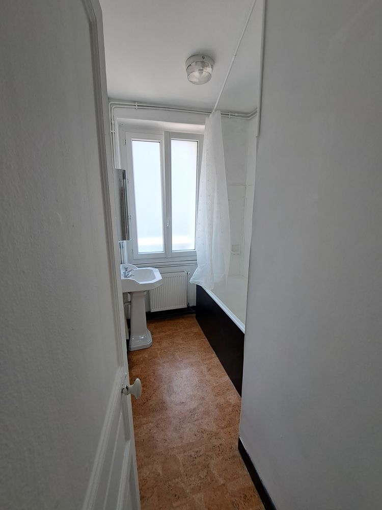 Appartement T3 dans maison donnant sur cour et jardin