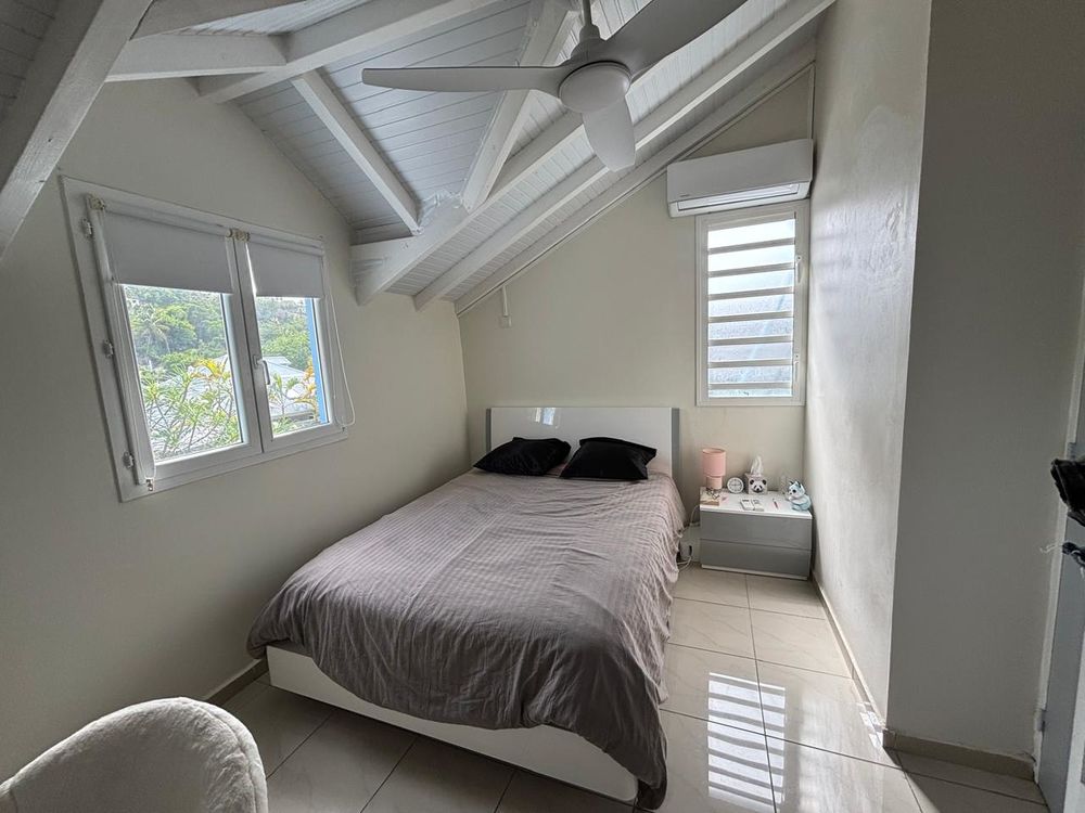 APPARTEMENT MEUBLE 2CHAMBRE +JARDIN AU GOSIER HORS CHARGES