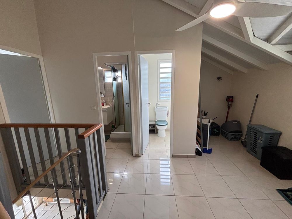 APPARTEMENT MEUBLE 2CHAMBRE +JARDIN AU GOSIER HORS CHARGES