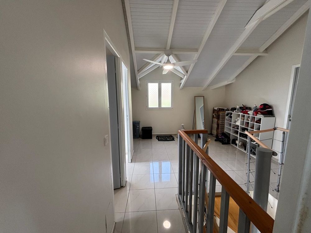 APPARTEMENT MEUBLE 2CHAMBRE +JARDIN AU GOSIER HORS CHARGES