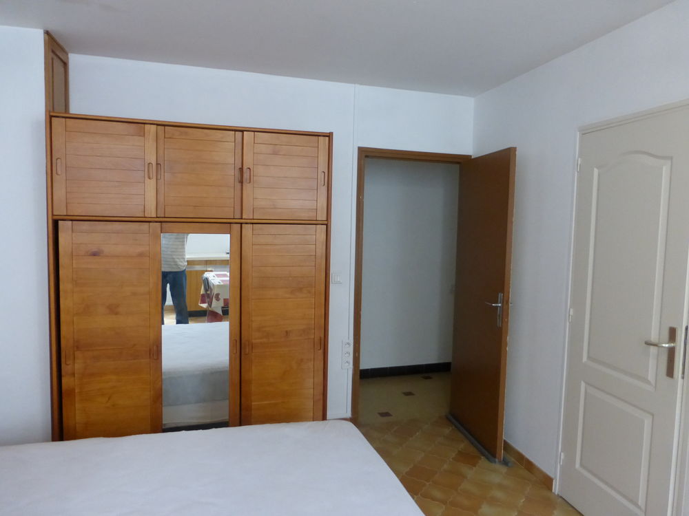 studio meublé de 25m lumineux deux fenêtres centre privas