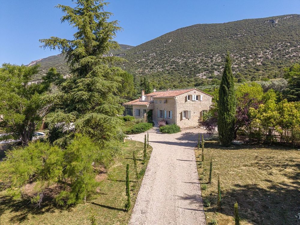 Magnifique propriété de luxe de 230m2 avec piscine chauffée
