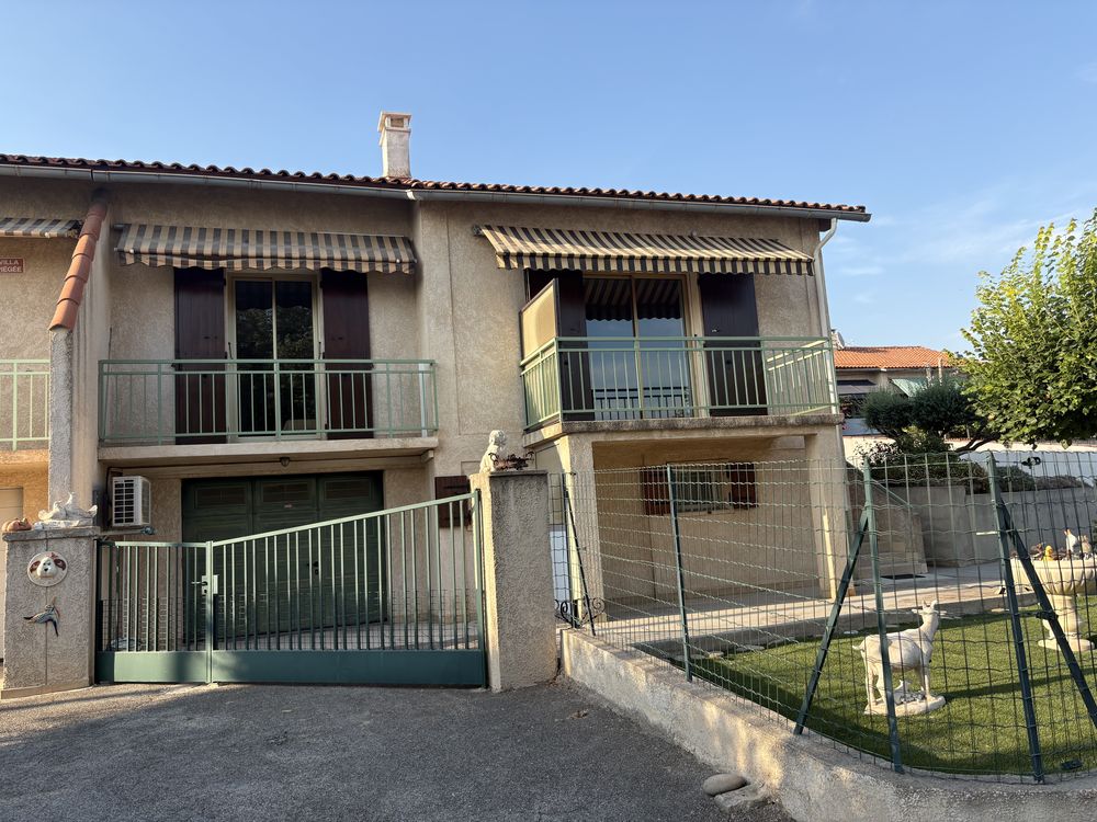 de 2 villas mitoyennes (2 T4 de 78 m2 sur 2 garages)