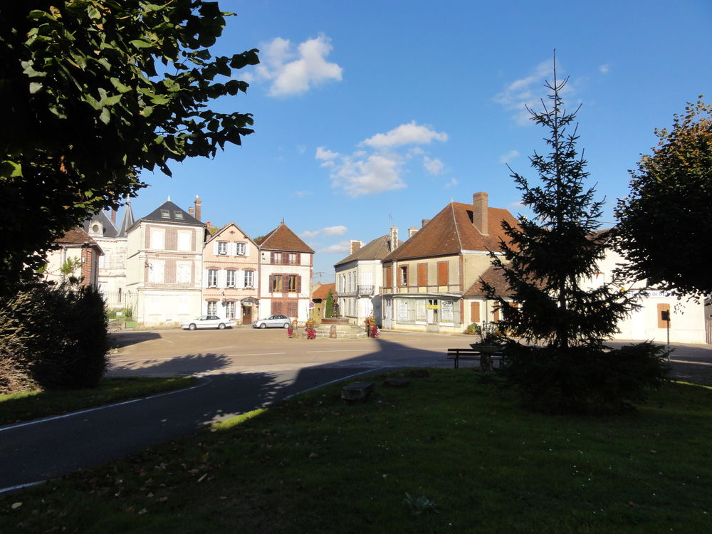 DUPLEX ATYPIQUE ( ARTISTIQUE ) dans petit Hôtel Particulier