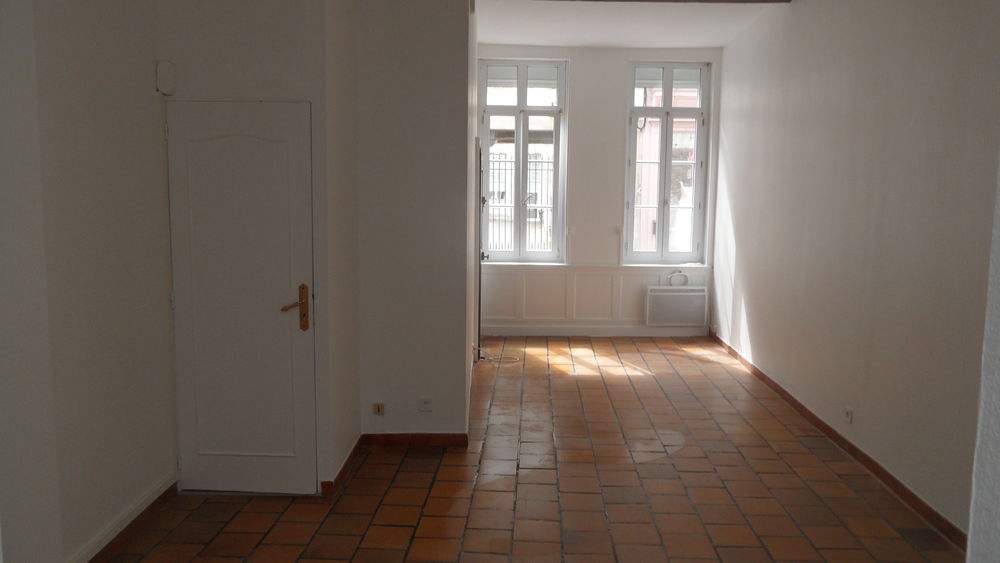 Appart 2/3 pièces 42 m2 rez de ch ctre Cambrai libre sept