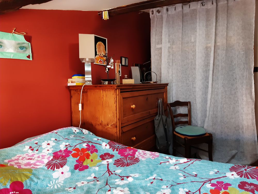 BEL APPARTEMENT DE CHARME TRÉS LUMINEUX, MANSARDÉ, EN CENTRE
