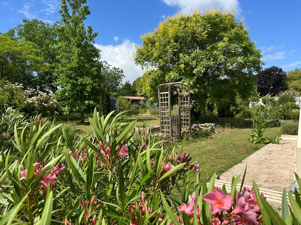Maison 7 pièces - 166 m² - Jardin 2 043 m² - Piscine