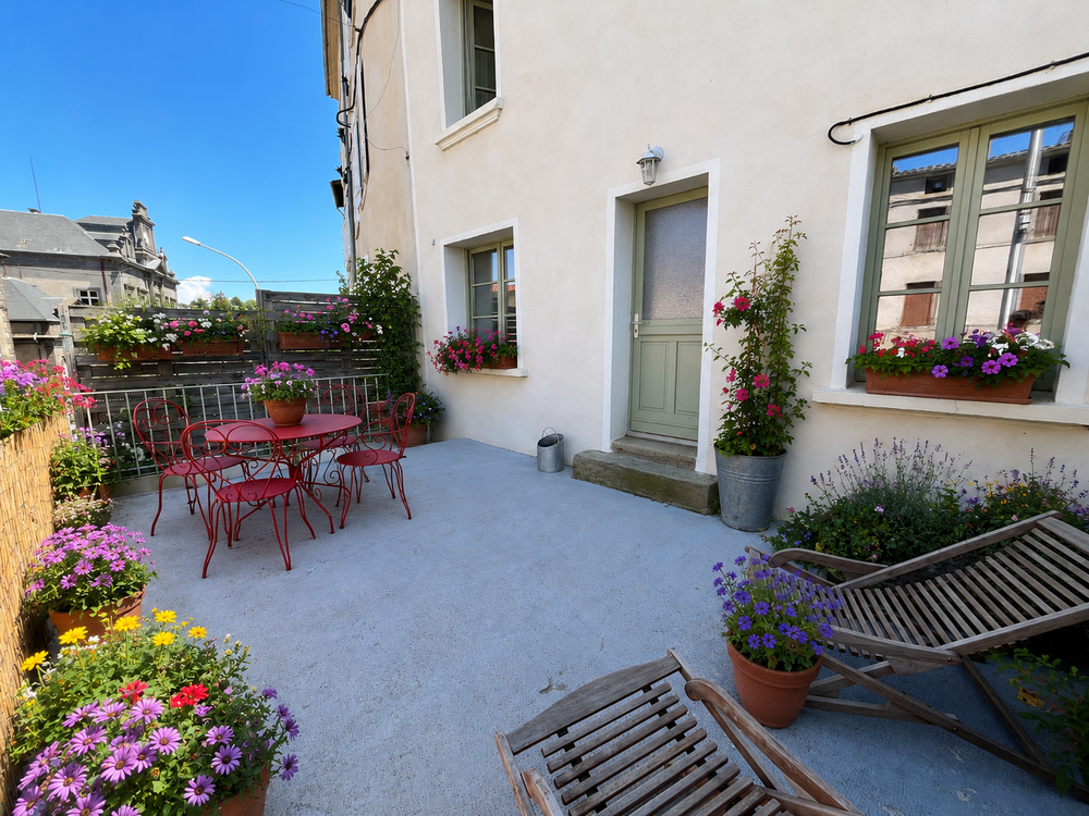 MAISON VILLE AVEC TERRASSE ET GARAGE