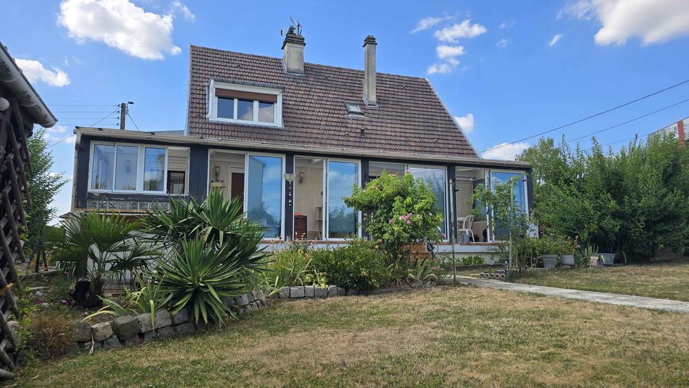Maison individuelle avec jardin, sous-sol et dépendances