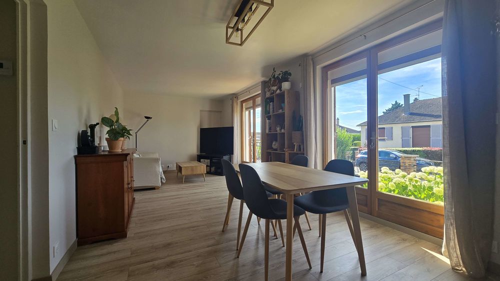 Maison individuelle avec jardin, sous-sol et dépendances
