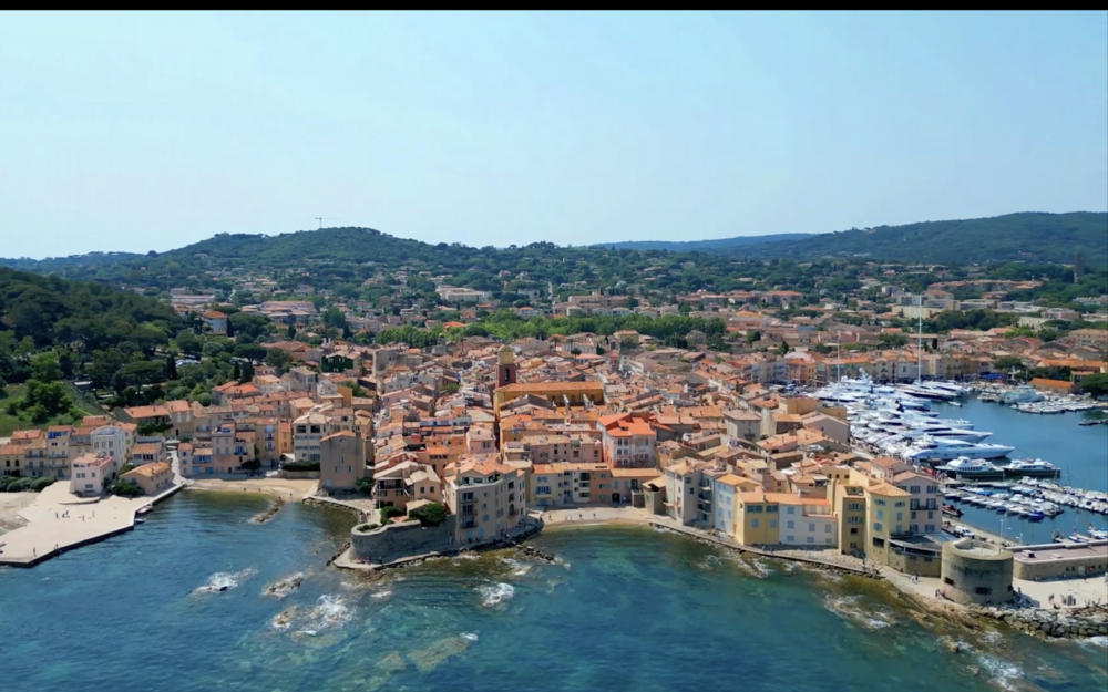 APPARTEMENT 4 PIECES 135 m² DERNIER ETAGE TERRASSES PARKINGS