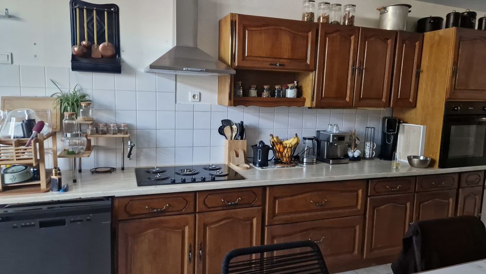 F6 dans maison mitoyenne au centre ville de chauffailles