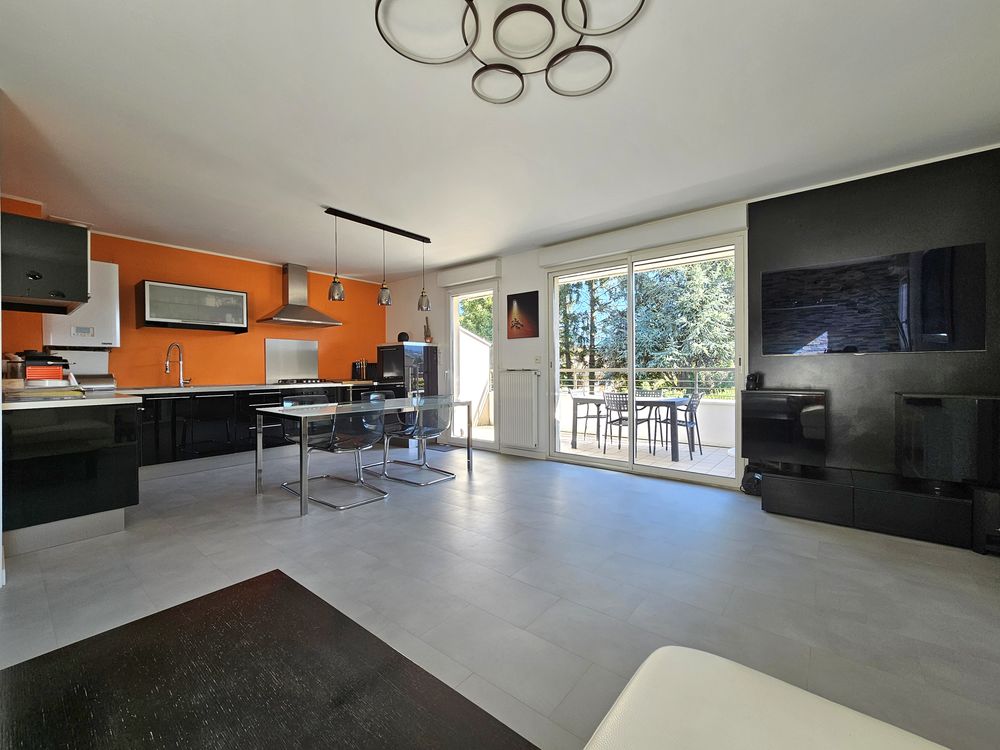 T3 66 m² entièrement rénové - Dernier étage - Terrasse 13 m²