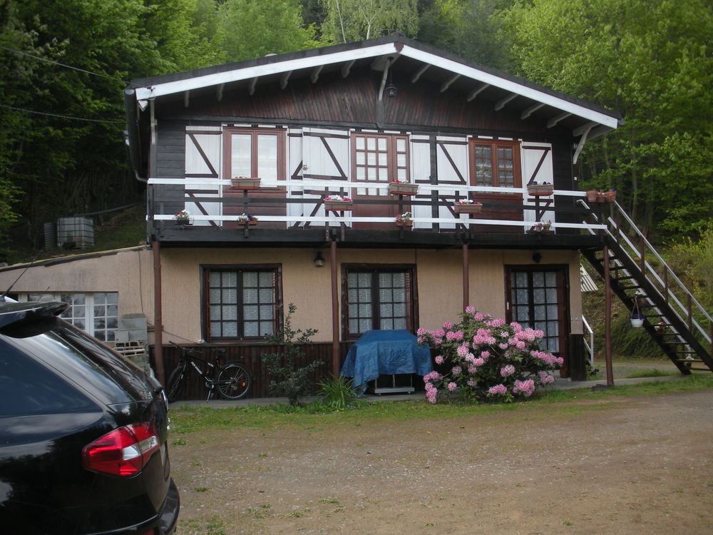 STUDIO meublé 1er étage -Chauffé.