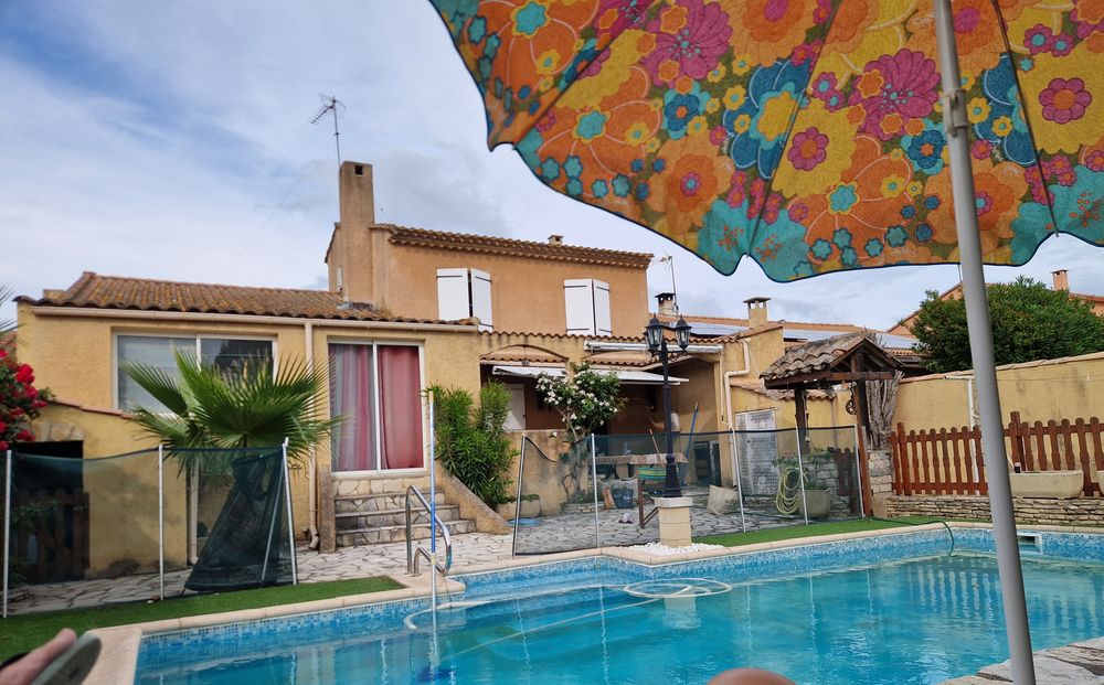 Servian Jolie maison avec piscine sur terrain clos