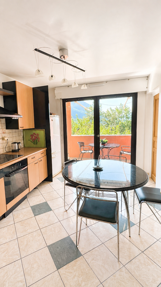 ANNECY-LE-VIEUX Superbe T3 traversant de 78 m² vue lac
