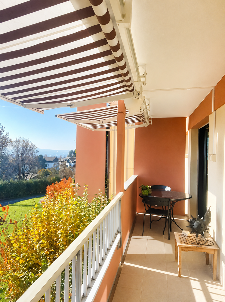 ANNECY-LE-VIEUX Superbe T3 traversant de 78 m² vue lac