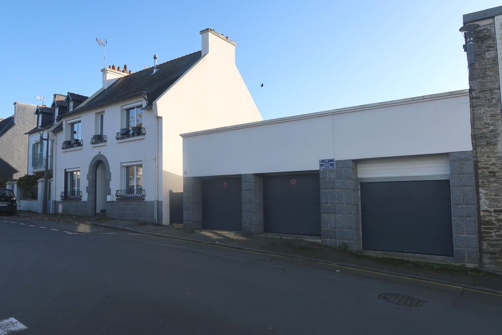 MAISON DE120M² 5 CH S/SOL 60M², 3 GARAGES , 330M² TERRAIN.