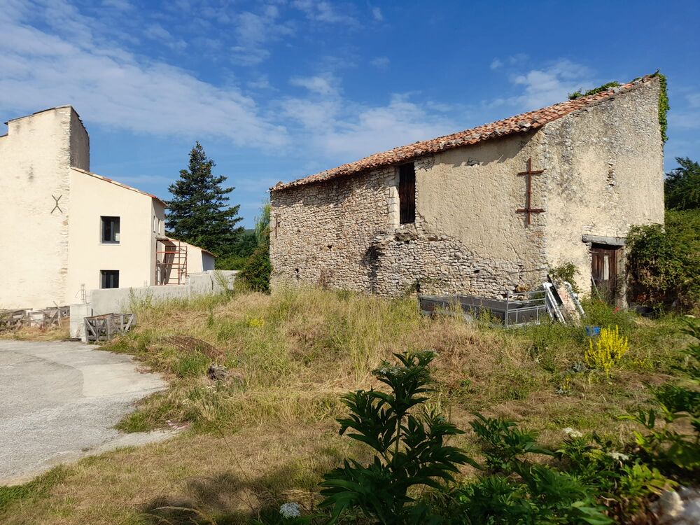 Grange en pierre rare a la avec terrain