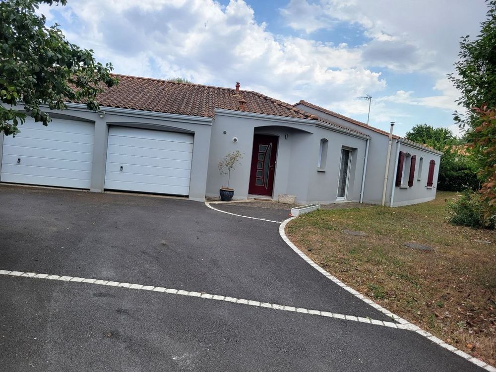 Maison familiale de plain pied - Saint Maxire 79410