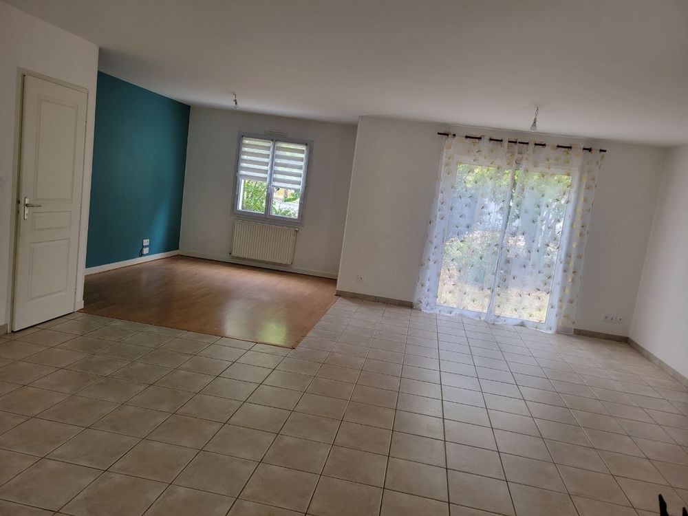 Maison familiale de plain pied - Saint Maxire 79410
