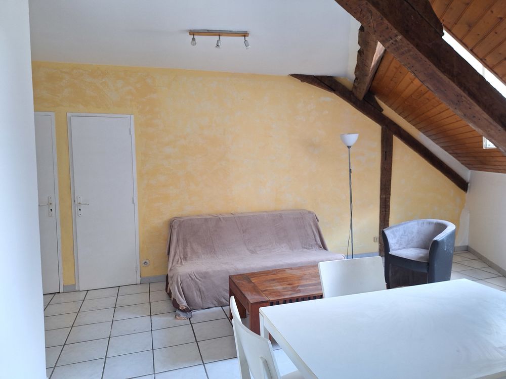 Oloron, charmant T2 avec belle poutraison