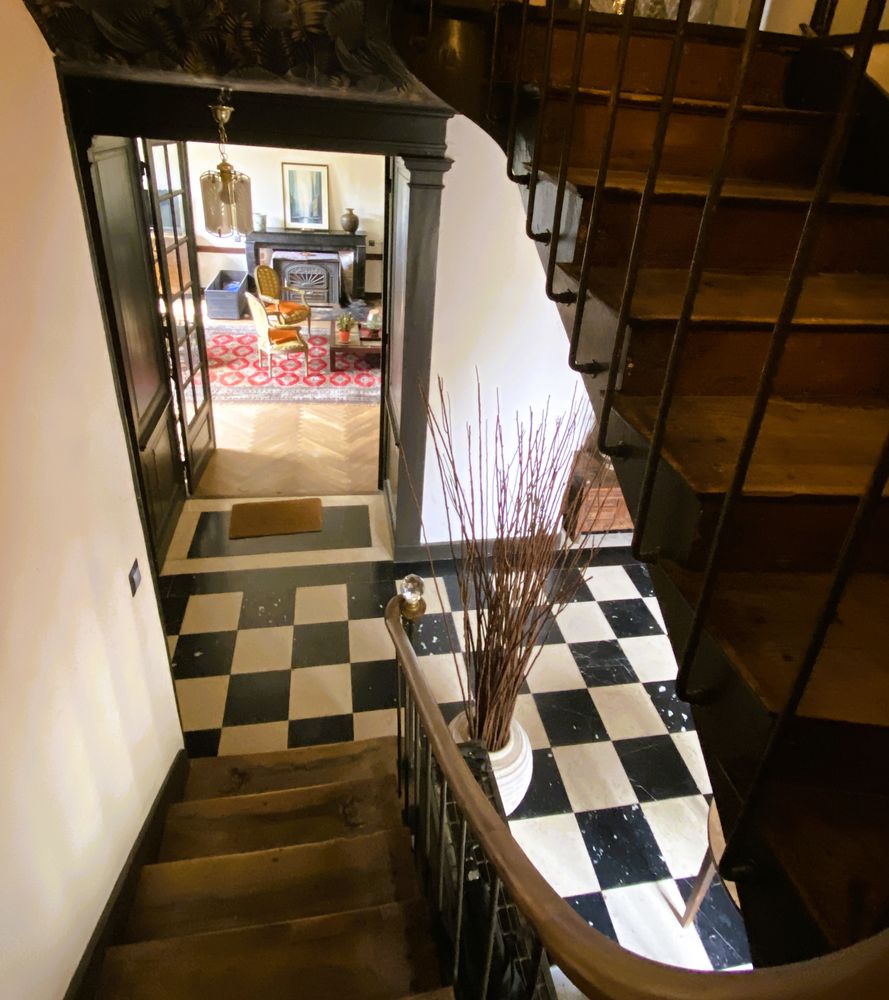MAISON DE CARACTERE AVEC DEPENDANCE ET JARDIN