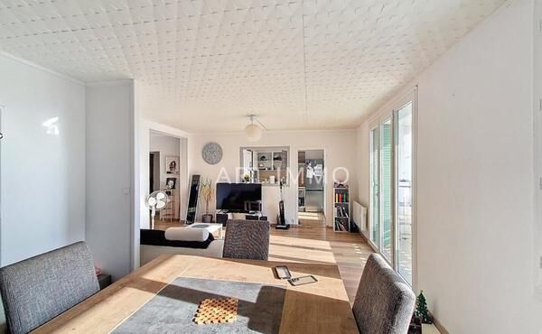 T3 lumineux 65 m² avec balcon et cave