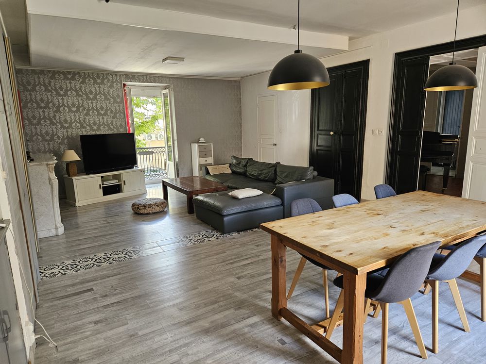 Grande maison 320 m2 à Sauvian . Aucun travaux à prévoir.