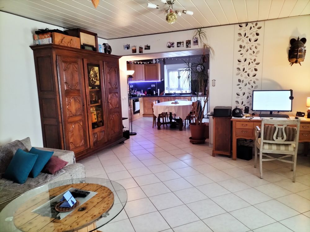 MAISON 7 pièces à 20 minutes de VESOUL.