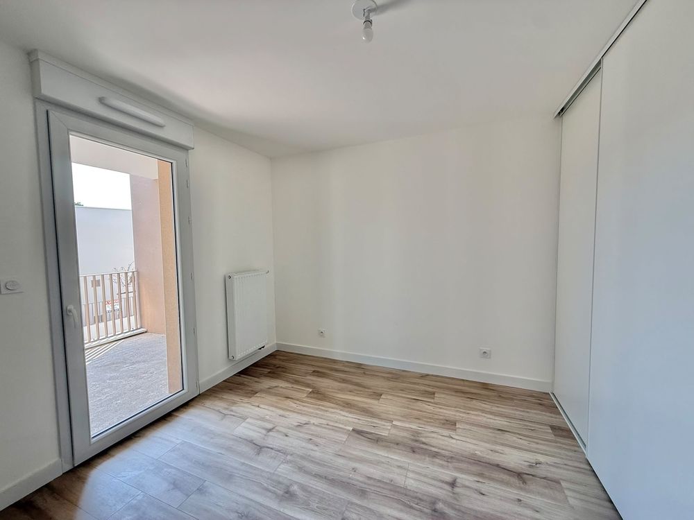 APPARTEMENT T3 AVEC BALCON, CAVE, 2 PARKINGS, LOCAL 2 ROUES