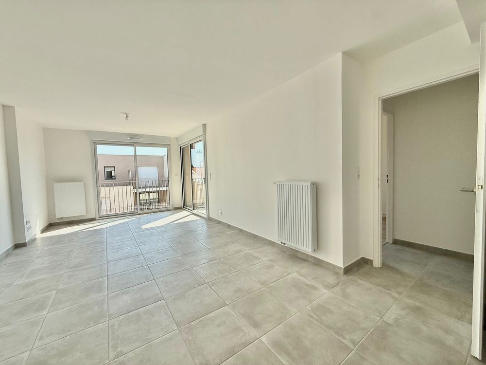 APPARTEMENT T3 AVEC BALCON, CAVE, 2 PARKINGS, LOCAL 2 ROUES