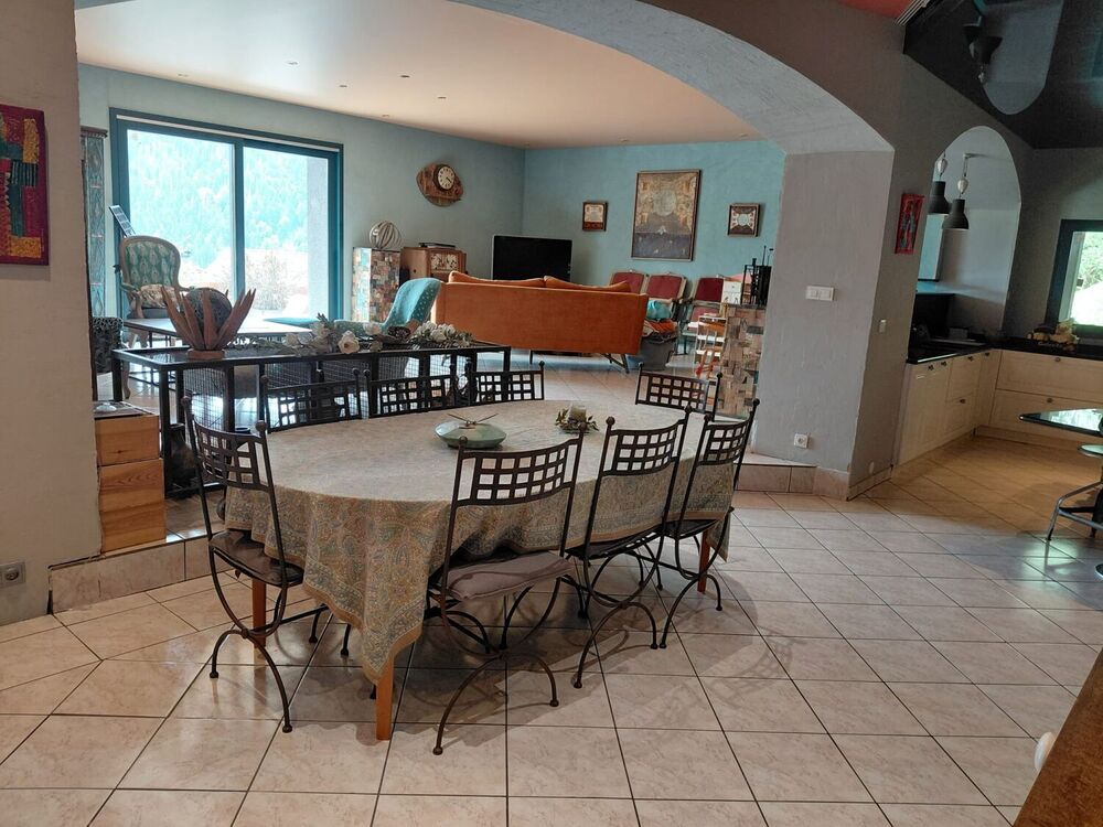 Maison spacieuse, chaleureuse et agréable à la montagne