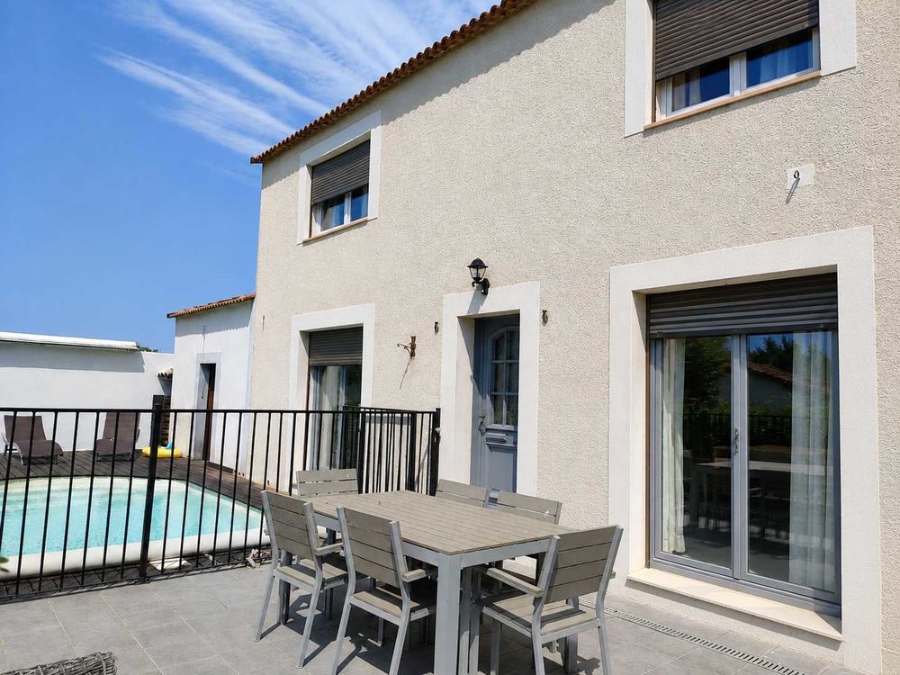 ? GENERAC ? proche de Nîmes Villa avec piscine sur terrain