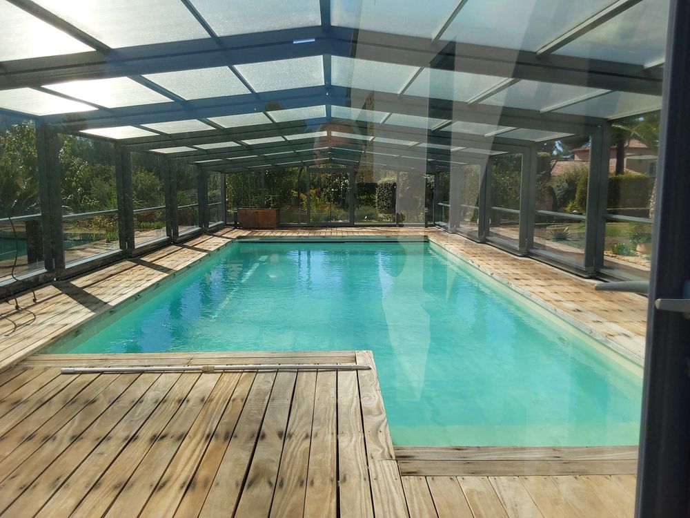 MAISON DE 230 M2 AVEC PISCINE COUVERTE PRES DE BANDOL